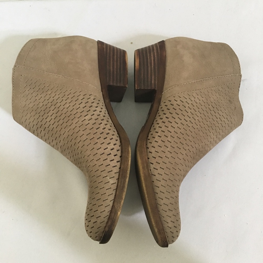 Lucky Brand Brielley Asymmetrical Ankle tan bootie - Picture 3 of 7